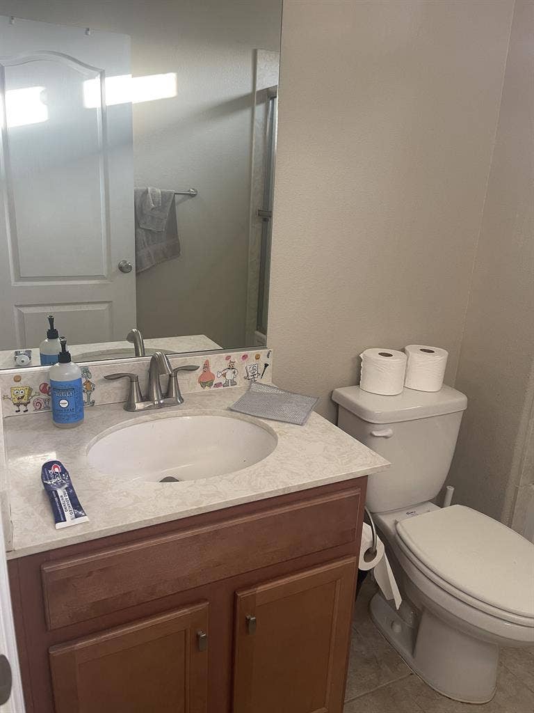 1 bedroom. Private bath wifi