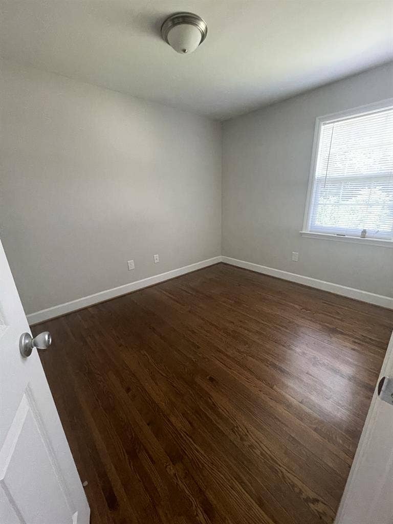 Looking for quiet roommate near BNA