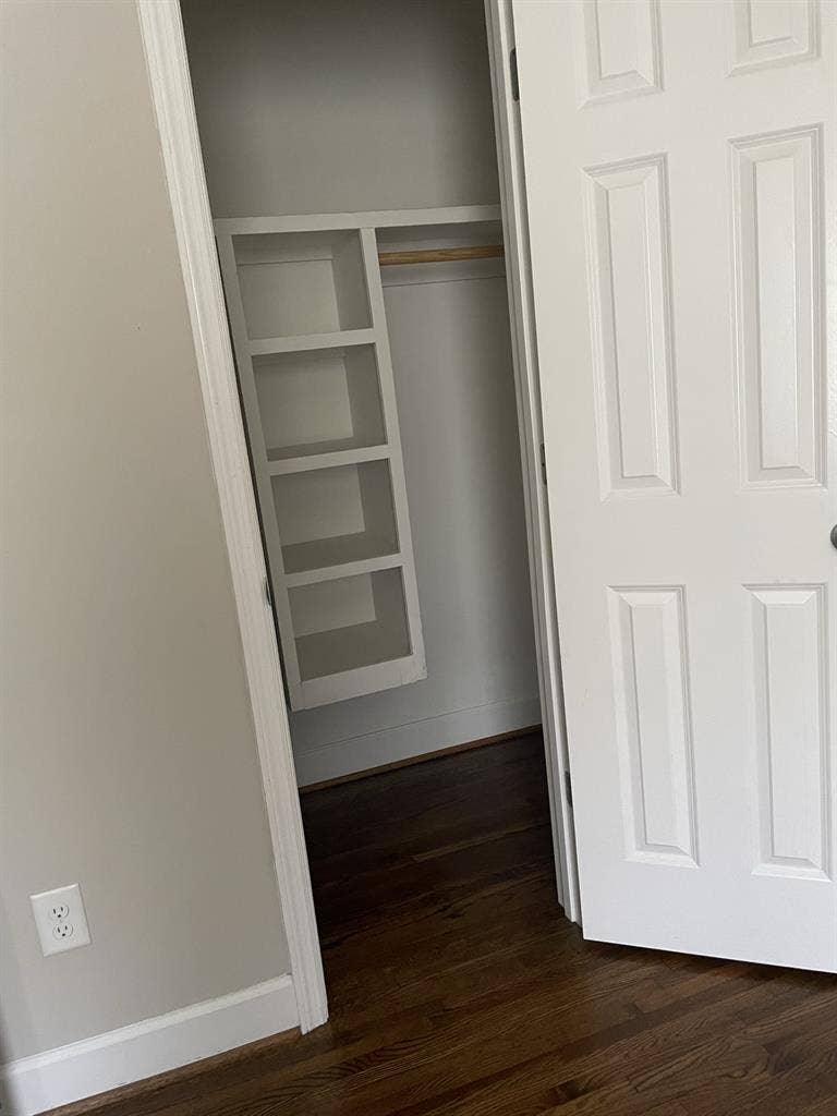 Looking for quiet roommate near BNA