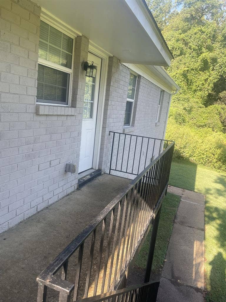 Looking for quiet roommate near BNA