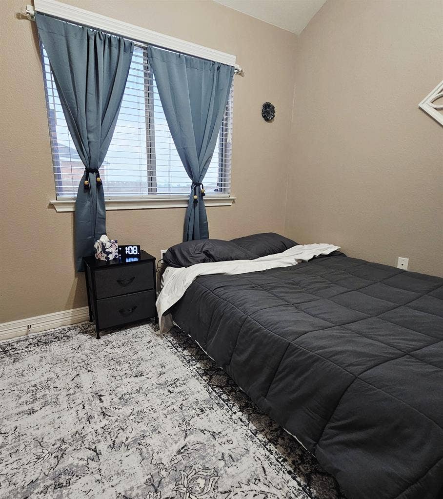 West Temple FURNISHED bedroom avail