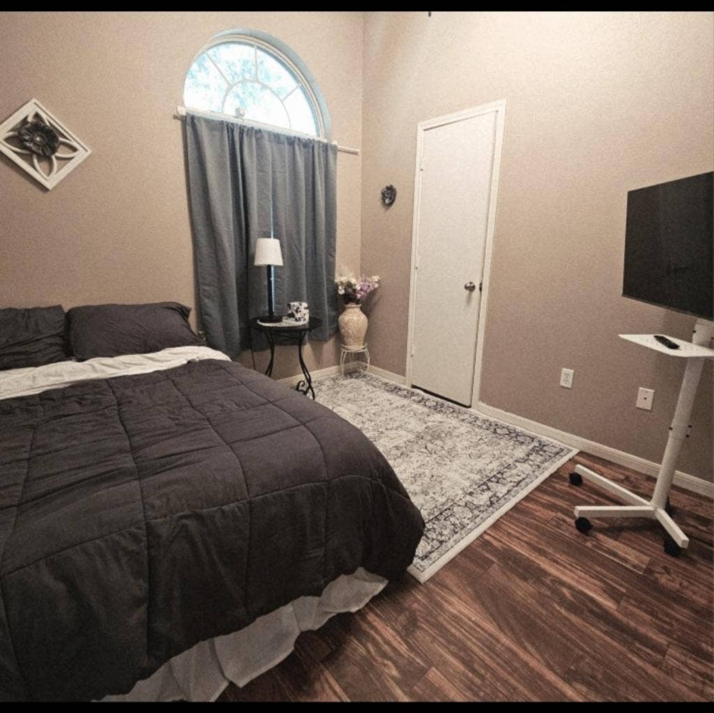 W. Temple-PRIVATE BED & BATH