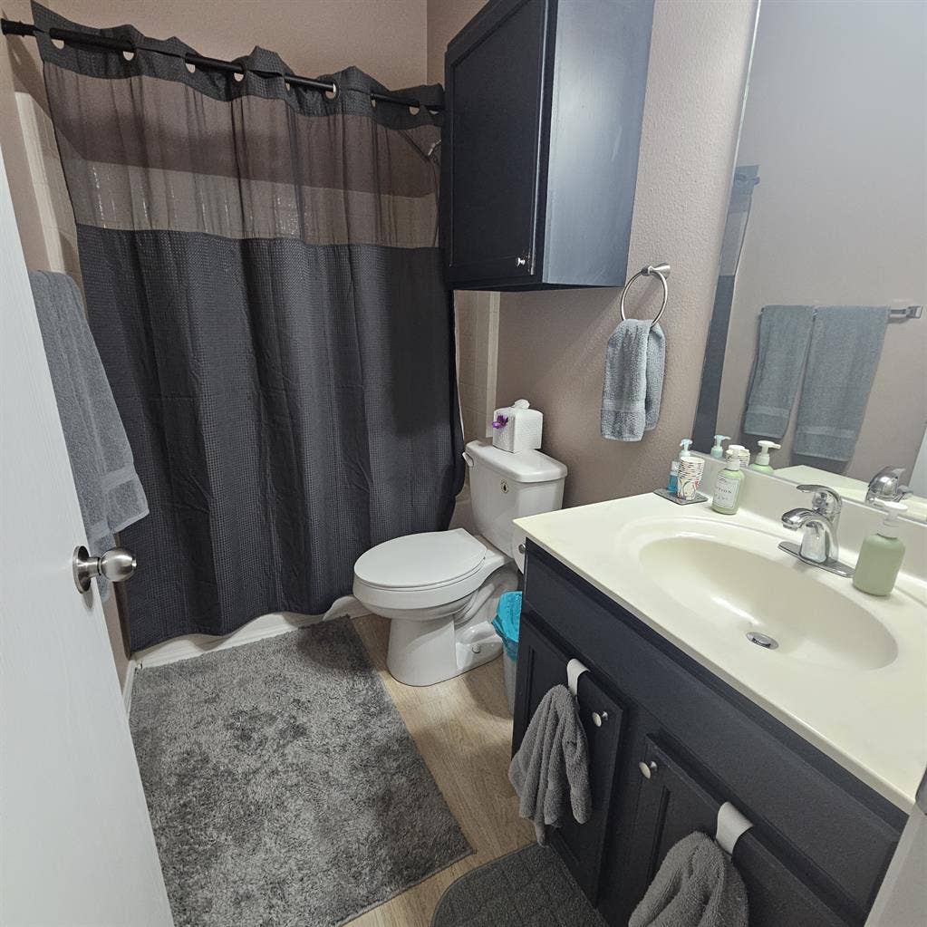 West Temple FURNISHED bedroom avail