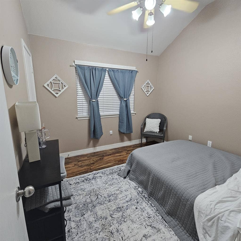 West Temple FURNISHED bedroom avail