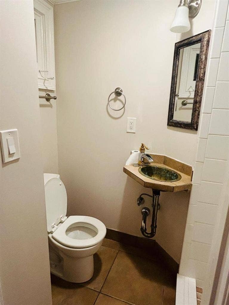 Furnished room, private bathroom