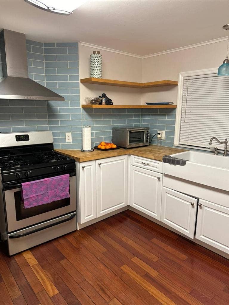 Furnished room, private bathroom
