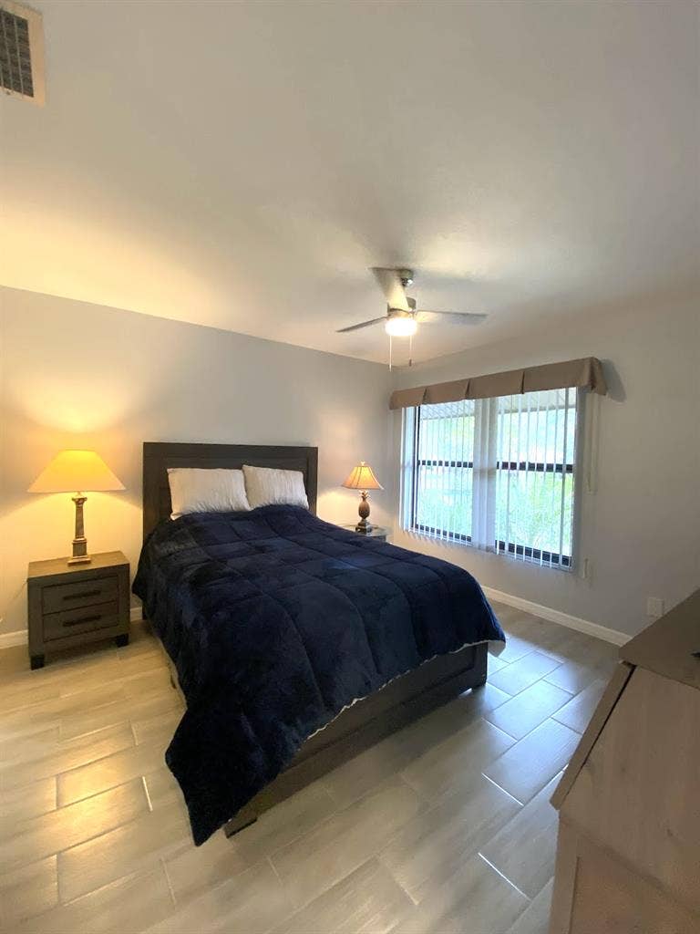 Modern Suite w Bath & Laundry