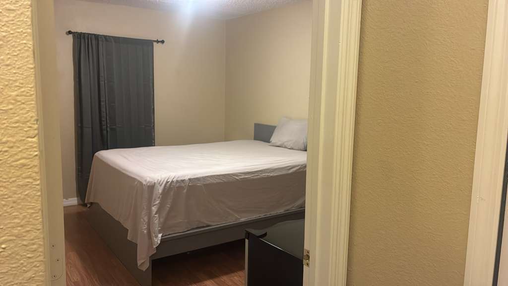 Room for rent in house 750$ mthly n