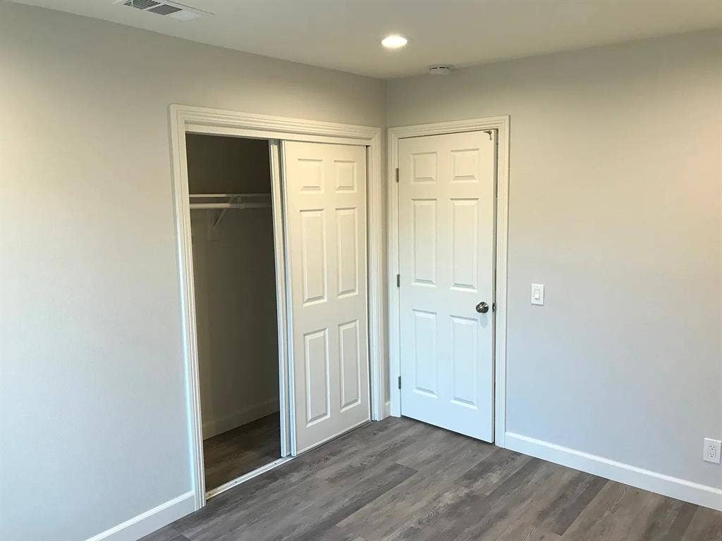 Looking for roommates!