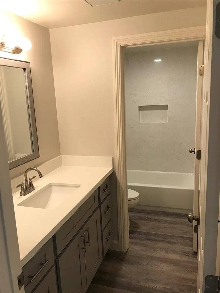 Looking for roommates!
