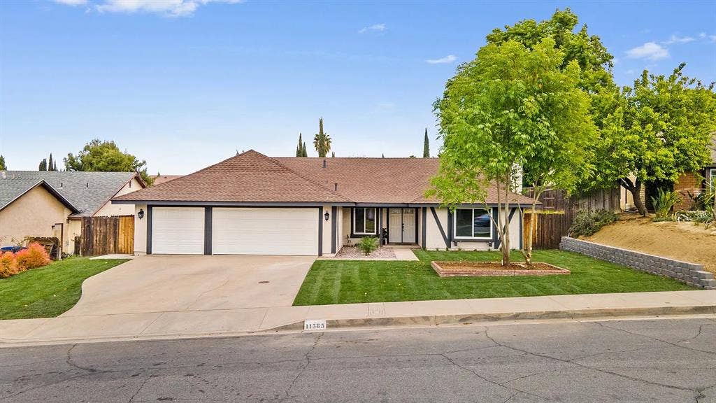 Looking for roommates!