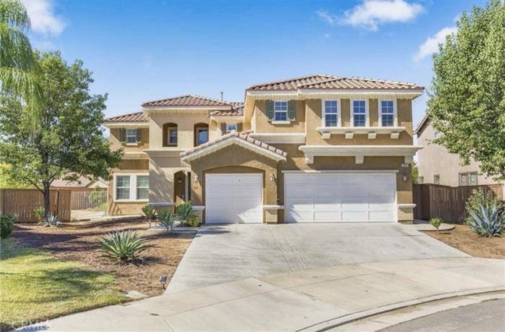 Perris, CA - Unfurnished room