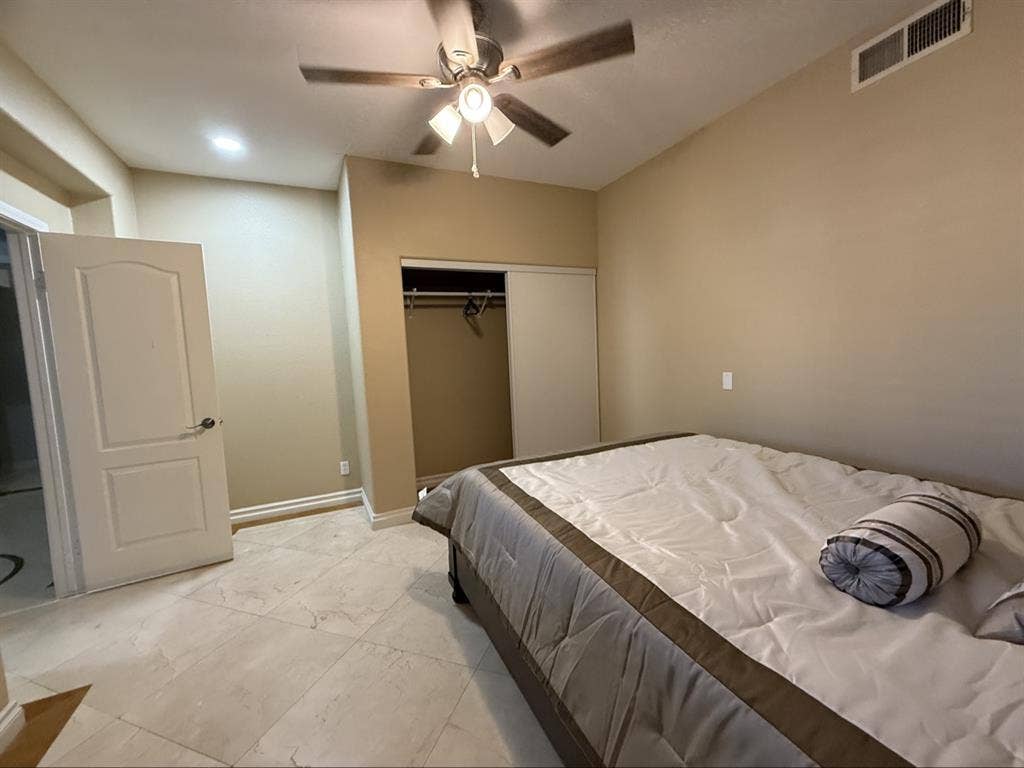 Perris, CA - Unfurnished room