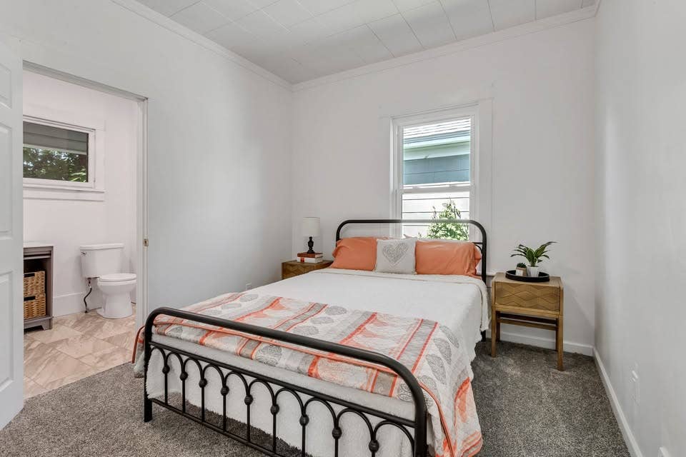 Private bed/bath en suite in Ogden