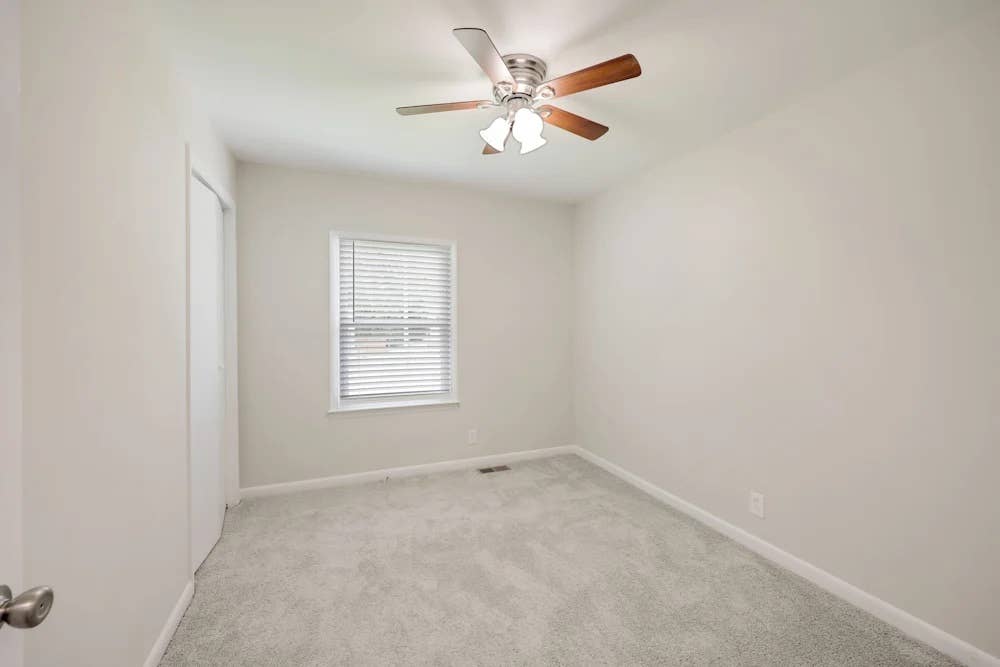 Large rooms for rent