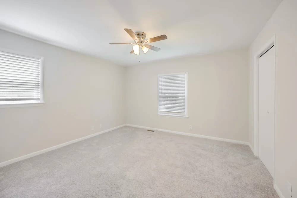 Large rooms for rent