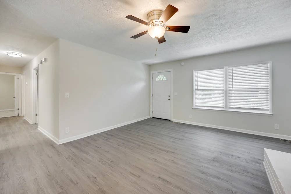Large rooms for rent