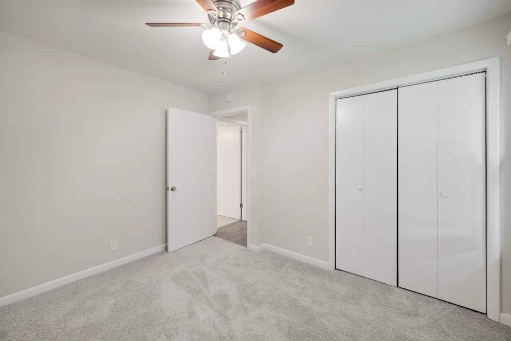Large rooms for rent