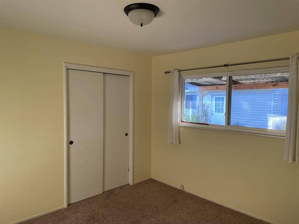 Sunny Room In House -- Pet Okay
