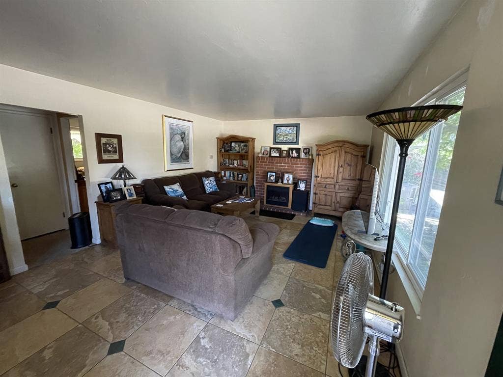 Sunny Room In House -- Pet Okay