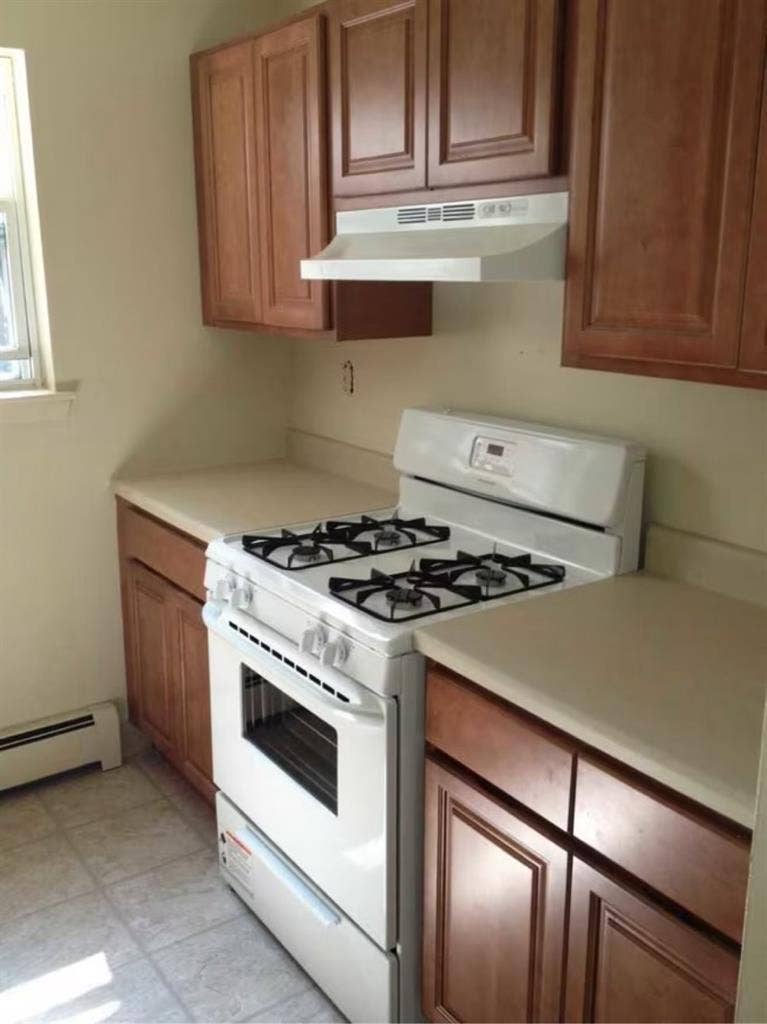 Room for rent (women only)