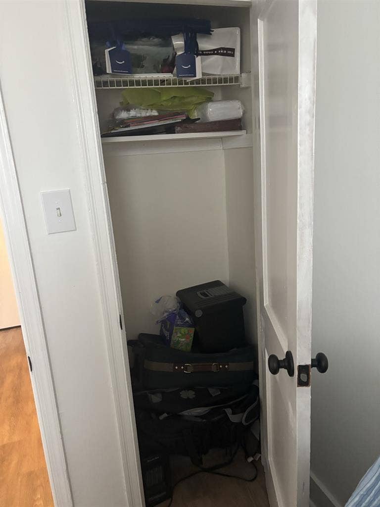 Looking for a clean roommate