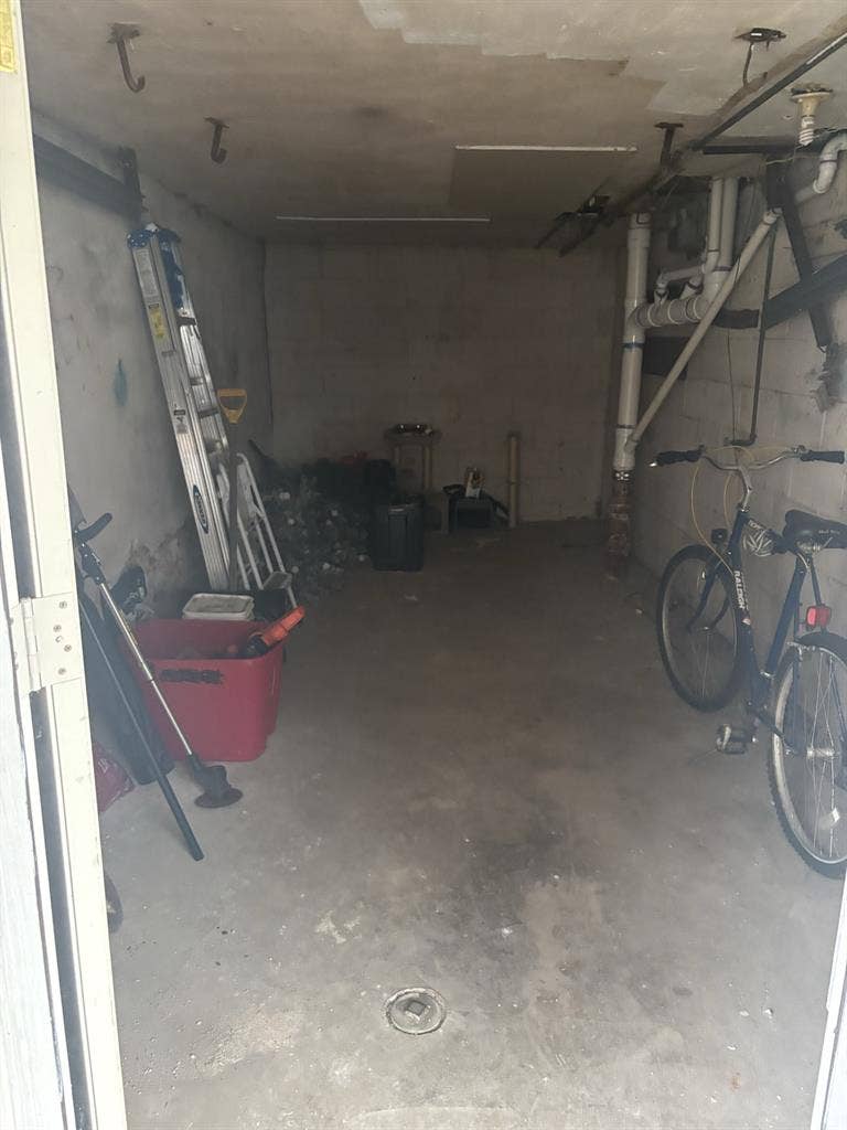 Looking for a clean roommate