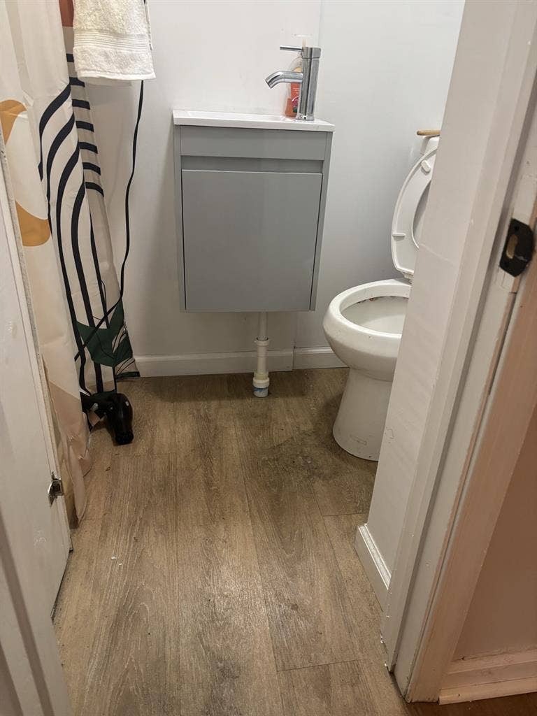 Looking for a clean roommate