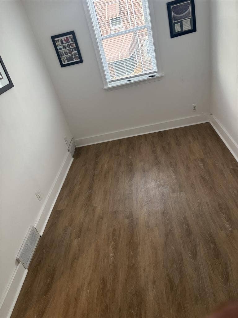 Looking for a clean roommate
