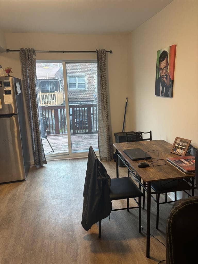Looking for a clean roommate