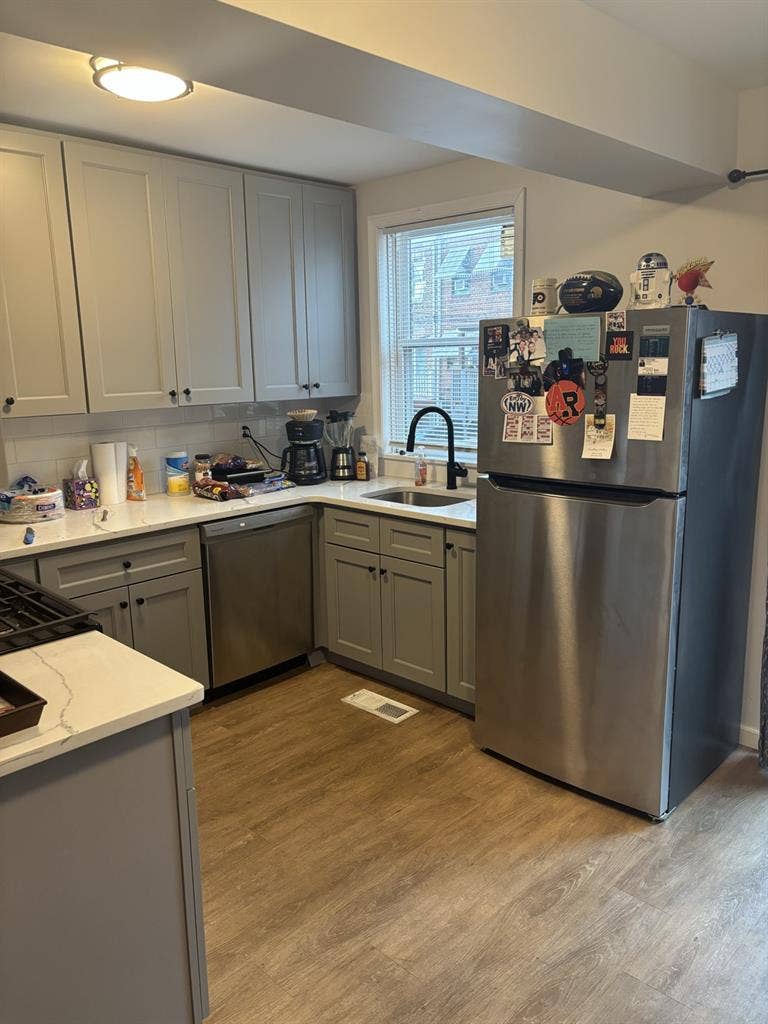 Looking for a clean roommate