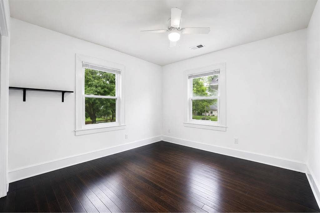 SE RENTA CUARTO/ ROOM FOR RENT