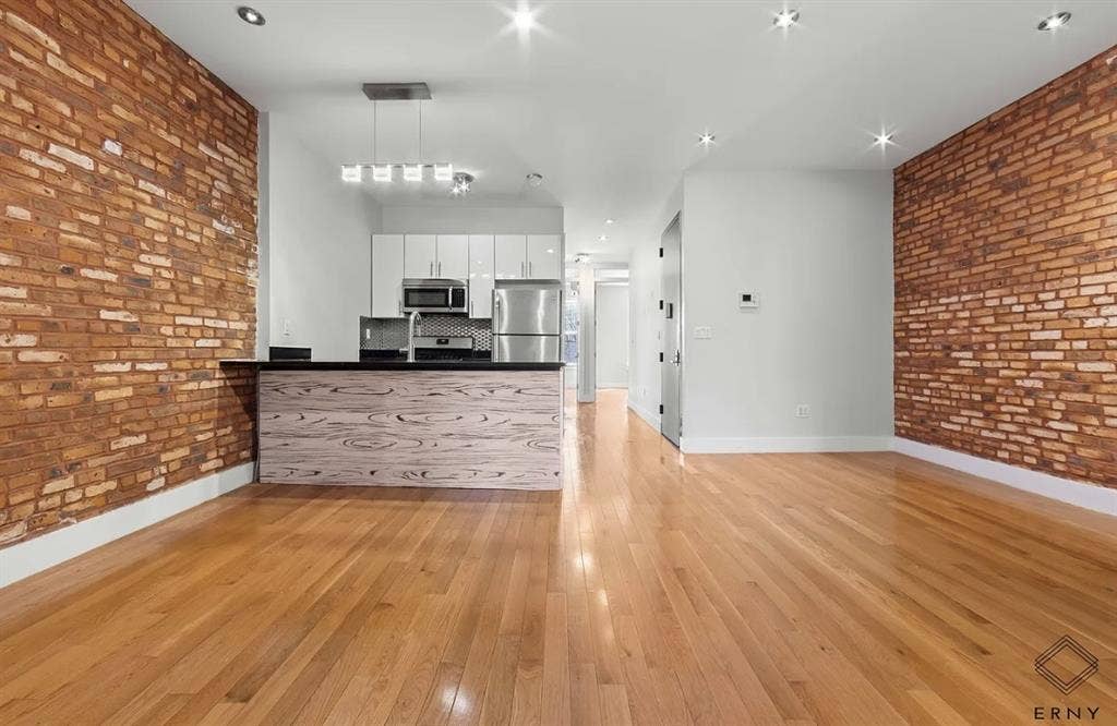 2 bedrooms available in Bushwick