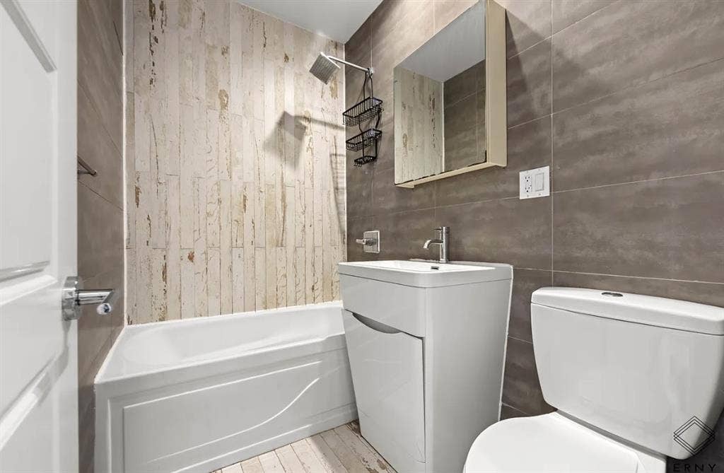 2 bedrooms available in Bushwick