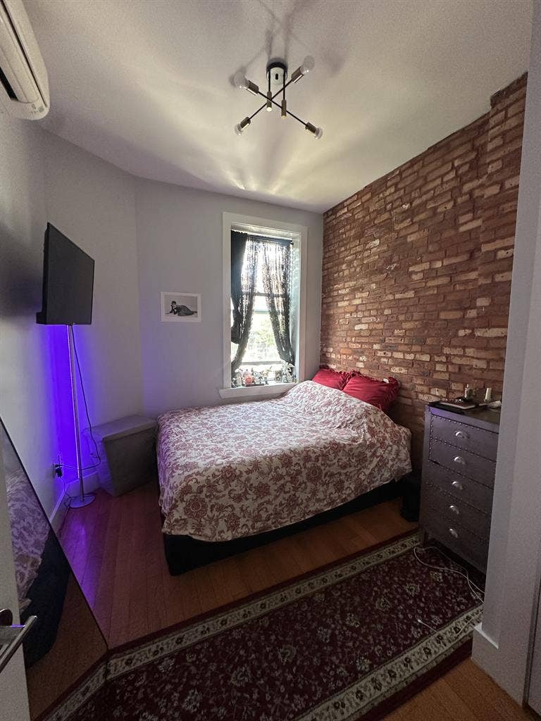2 bedrooms available in Bushwick