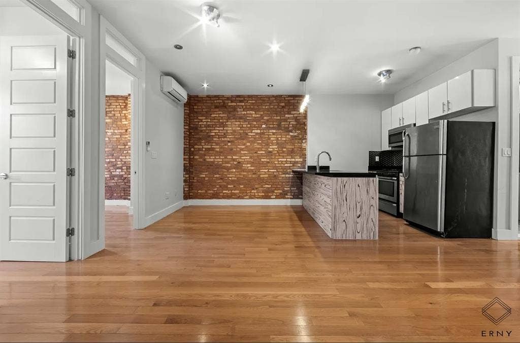 2 bedrooms available in Bushwick