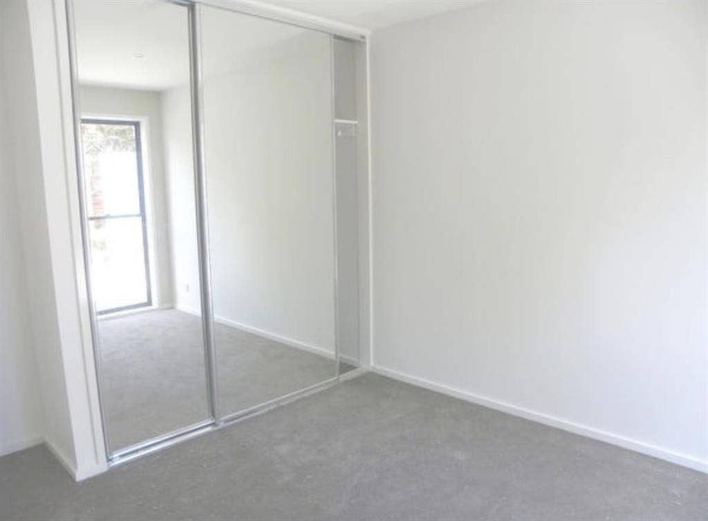 Roommate wanted, Box Hill