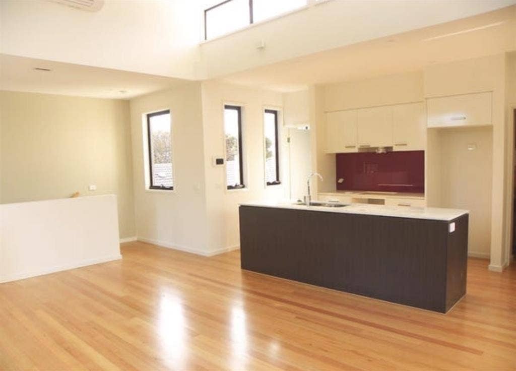Roommate wanted, Box Hill