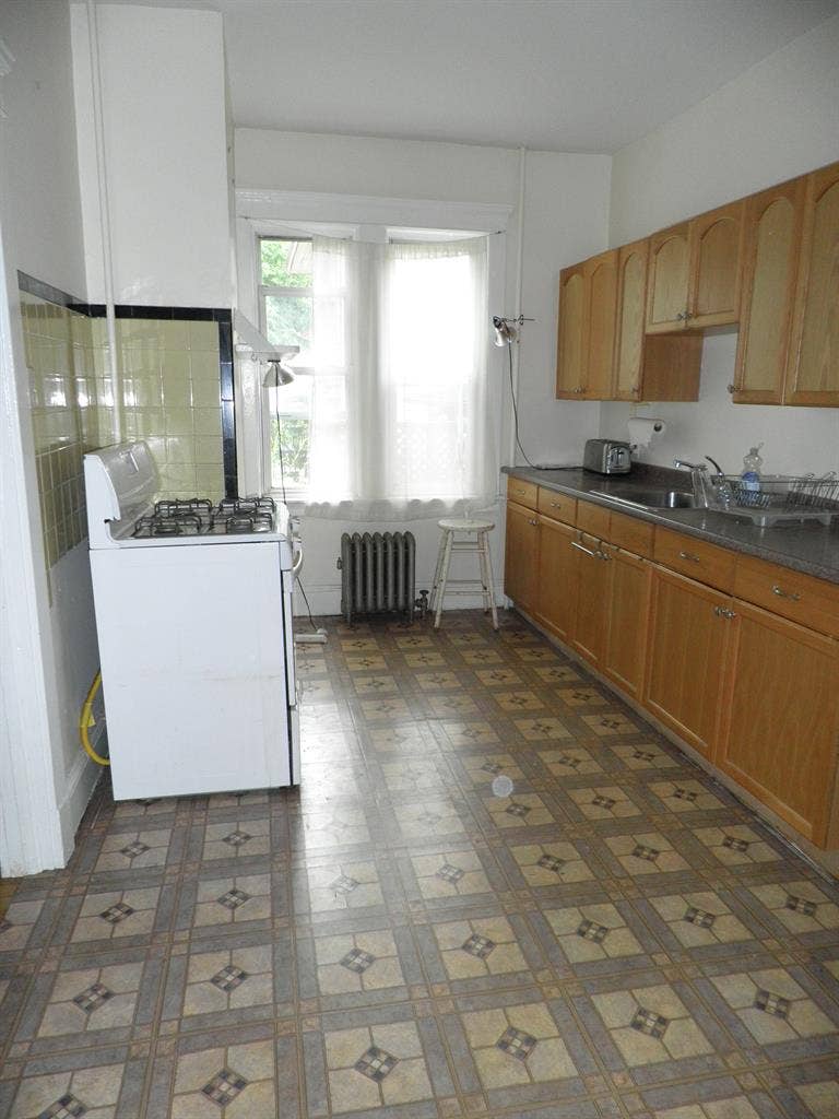 Highland Park room rental available