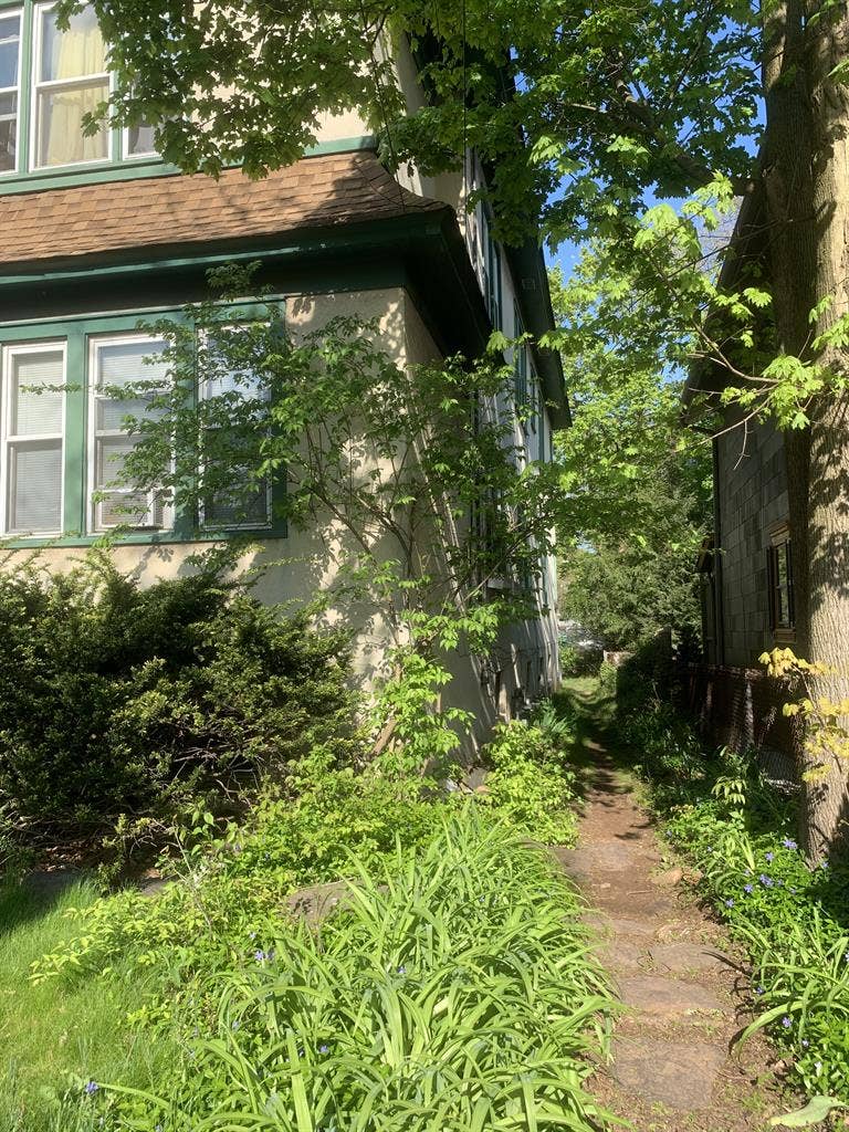 Highland Park room rental available