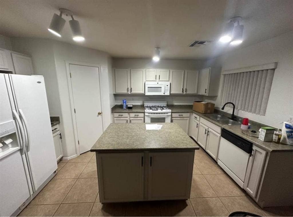 Roommate wanted!