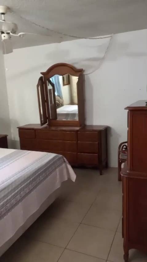 Room with semi-detached bathroom