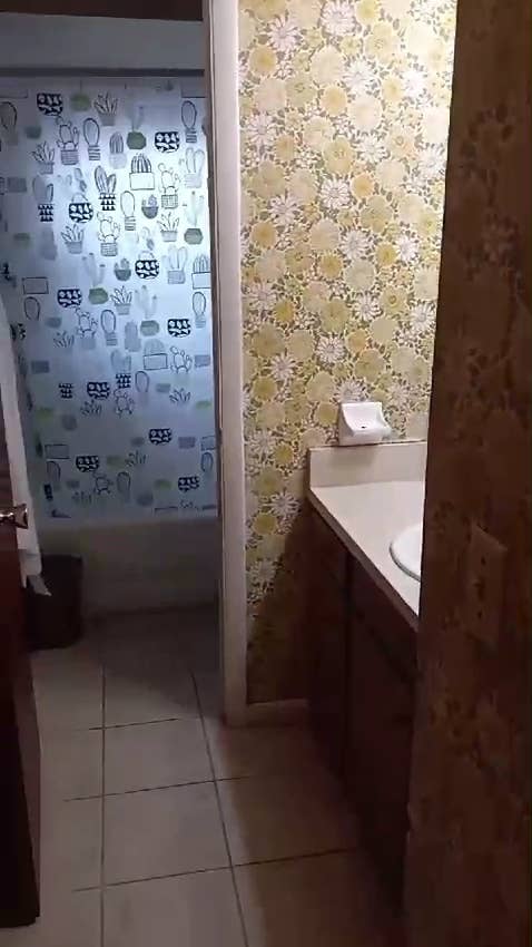 Room with semi-detached bathroom