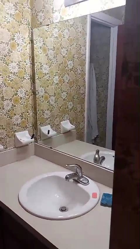 Room with semi-detached bathroom