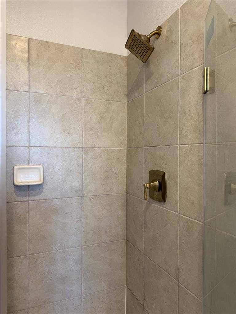 Looking for a female roommate
