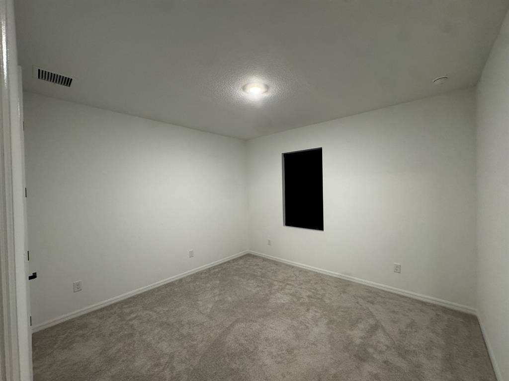 Unfurnished Rooms for Rent