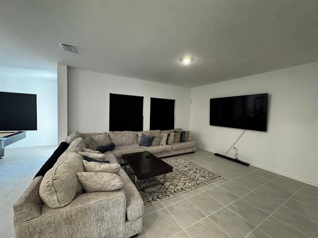Unfurnished Rooms for Rent