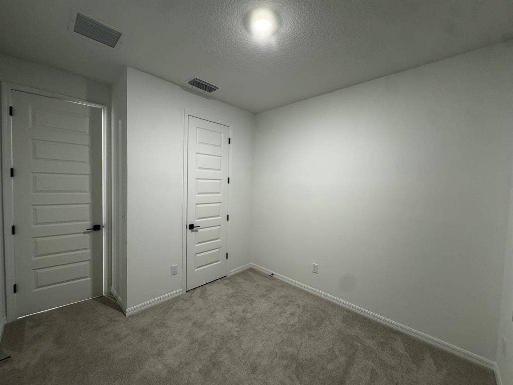 Unfurnished Rooms for Rent