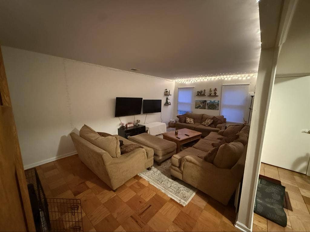 1 room in 3 bedroom Townhouse