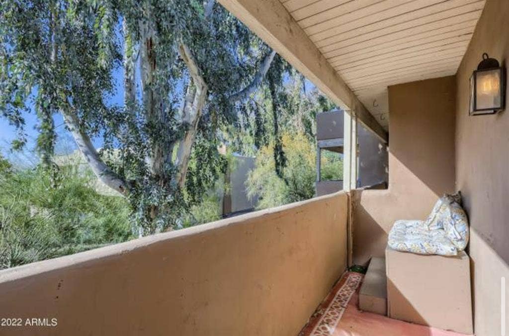 Female Roomate - private bed/ba PHX
